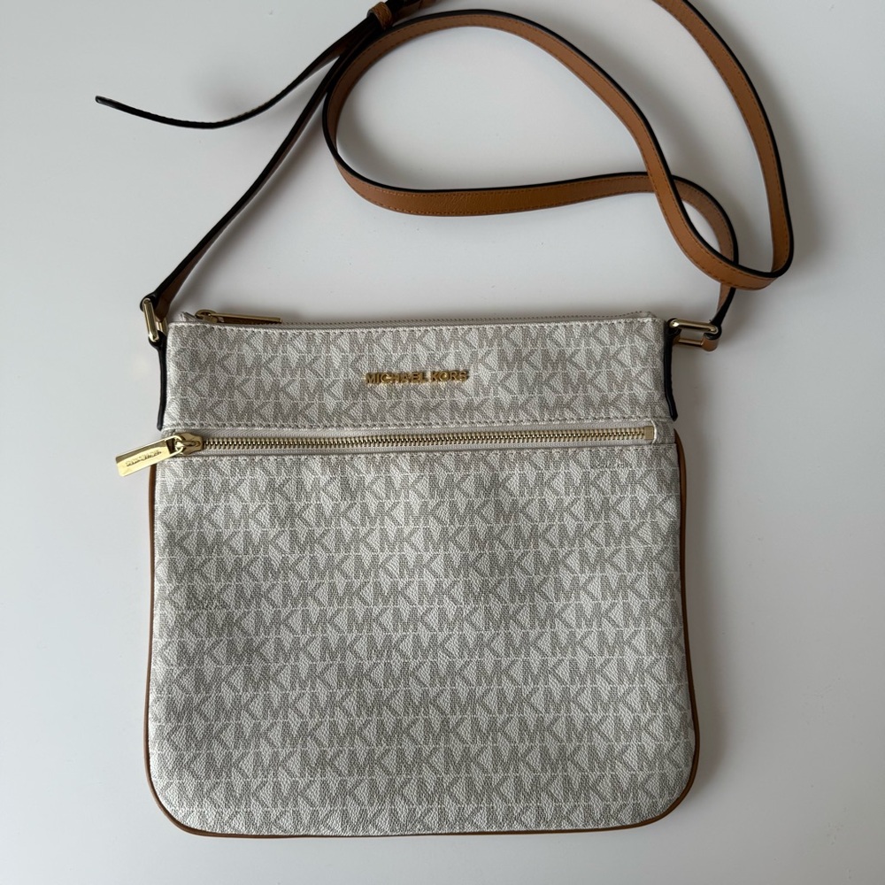 Michael Kors Signature Bedford Logo Flat Crossbody Bag (White)